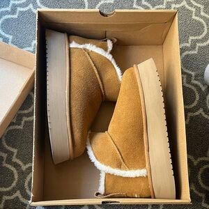 Koolaburra Tan Boots with Cream Fur